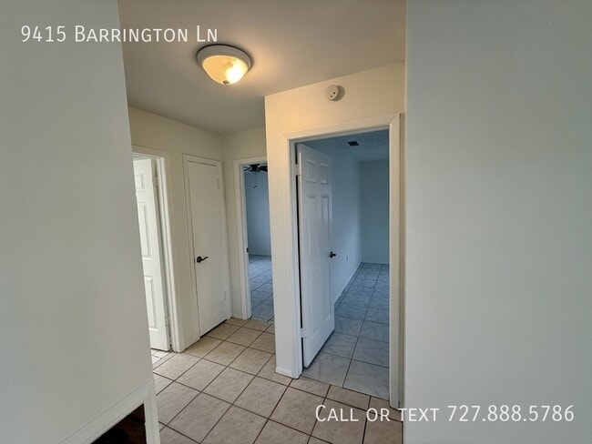 Foto del edificio - 9415 Barrington Ln