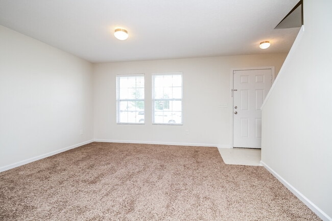 Building Photo - 608 Elderberry Way