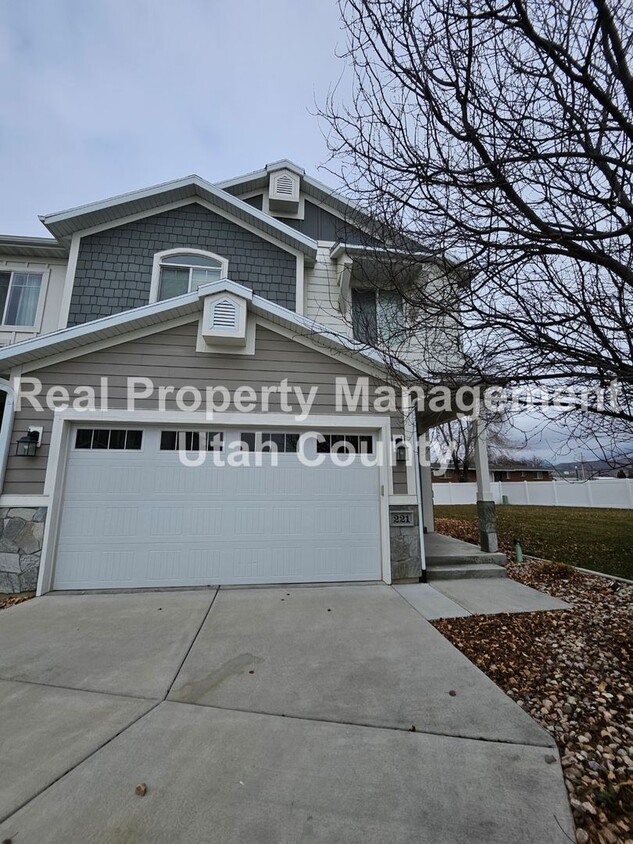 Primary Photo - Orem Townhome Central to City Center