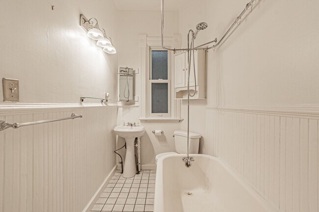 Foto del edificio - Exceptional 3 Bed 2 Bath Home Near Sloan's...