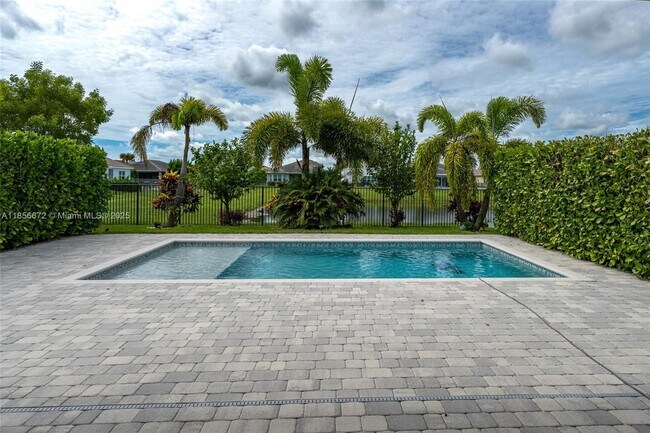 Foto del edificio - 15431 Goldfinch Cir