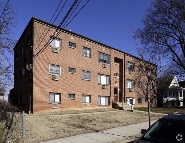 Building Photo - 3312 E St SE