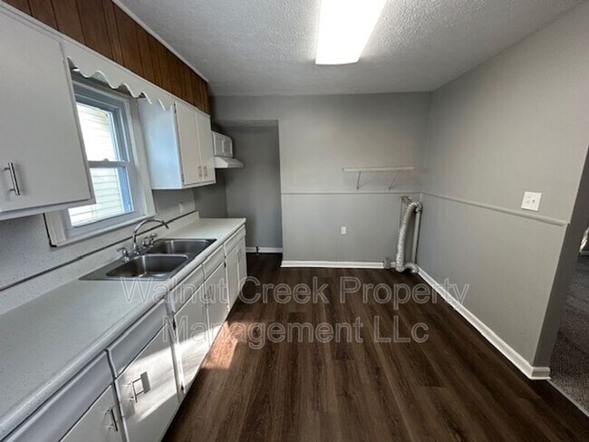 Foto del edificio - 939 W 22nd St