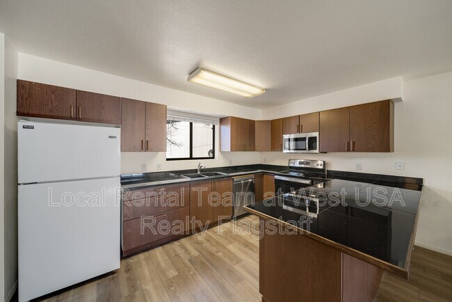 Building Photo - 55 S Pinegrove Rd