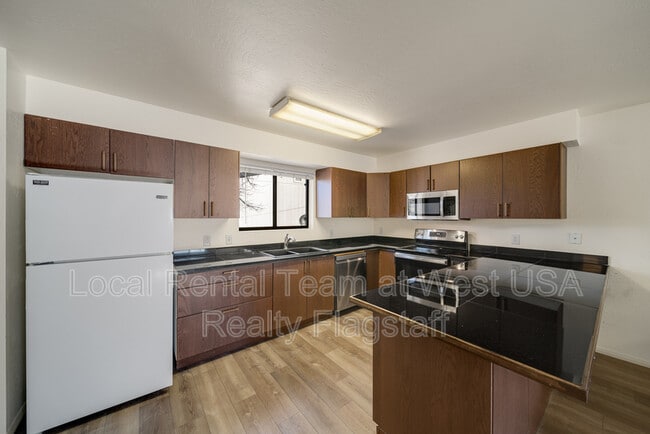 Building Photo - 55 S Pinegrove Rd