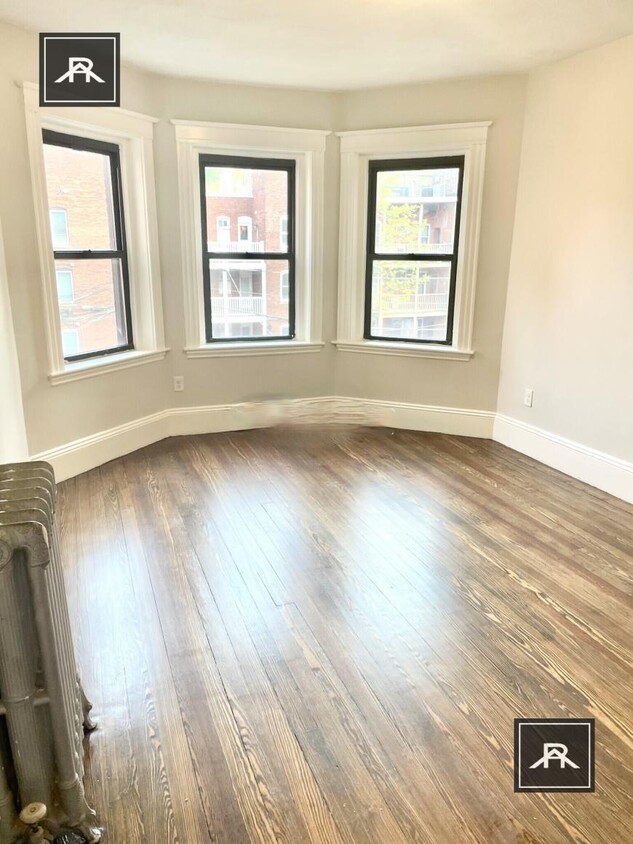 Foto principal - 3 bedroom in Brookline MA 02445