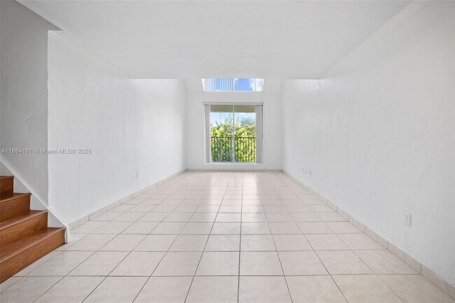 Building Photo - 6900 N Kendall Dr