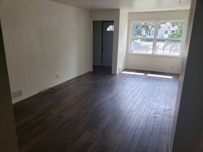 Building Photo - 2320-2318 E Lexington Blvd