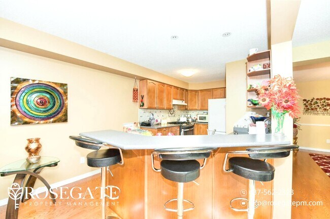 Building Photo - Spacious 3-Bedroom + Den, 1.5-Bath Home in...