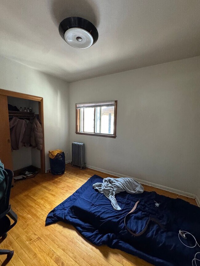 Foto del edificio - 2945 N Oakland Ave