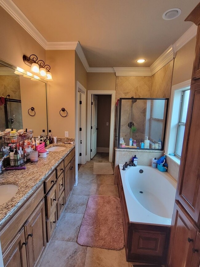 Building Photo - Cyrpess Bend Rental (4 Bedroom 3 Bath)