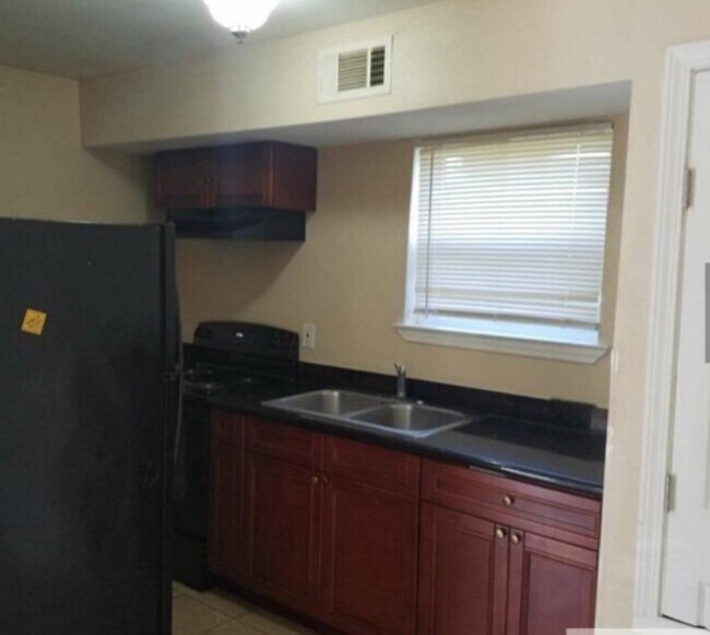 Foto del edificio - 4435 Wilson Ave