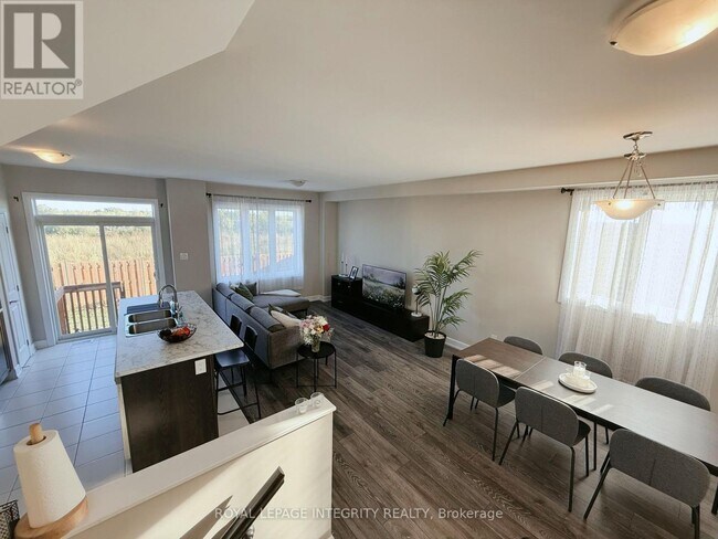 Photo du bâtiment - 107 Aura Ave