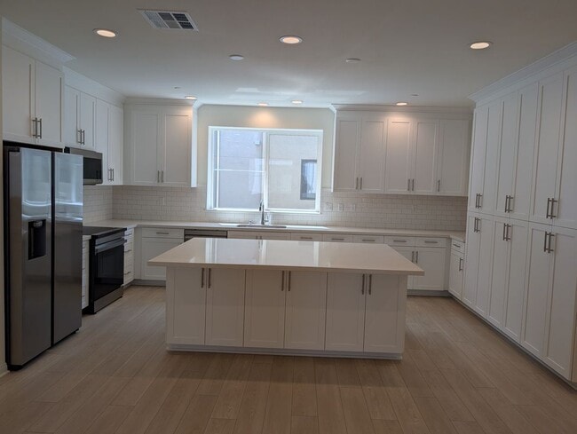 Building Photo - 5868 Linden Ave