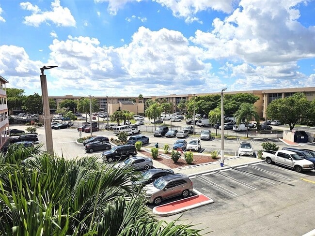 Foto del edificio - 17350 NW 67th Ave