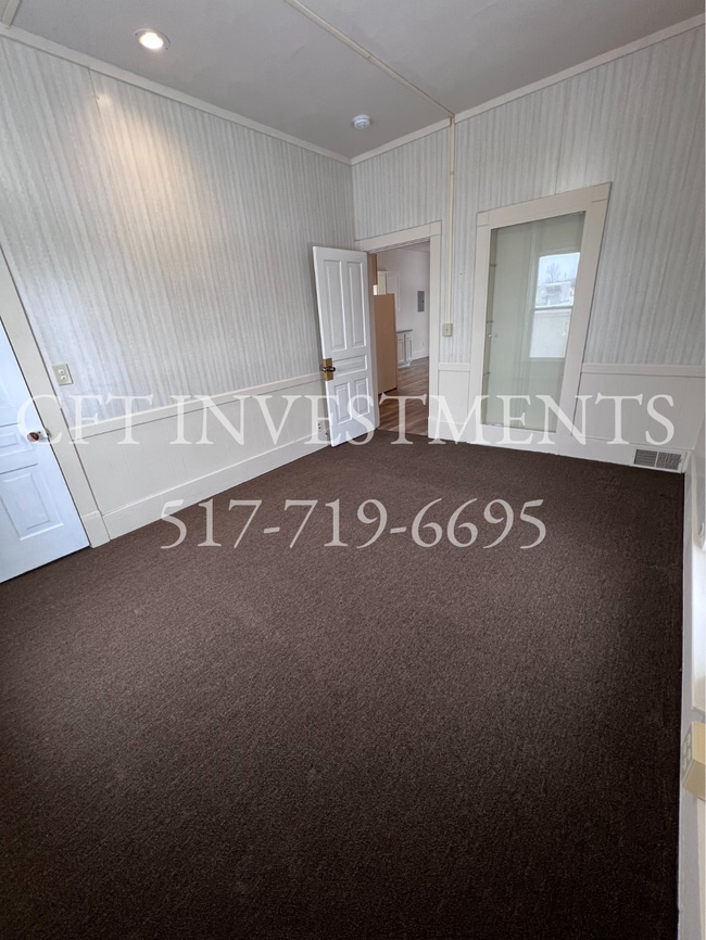 Primary Bedroom - 121 W Seminary St