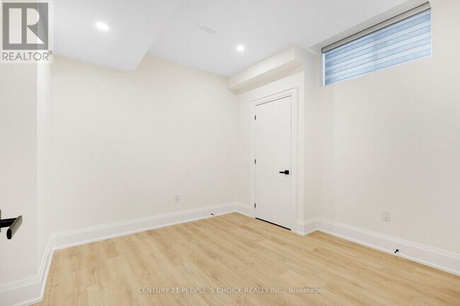 Photo du bâtiment - 8915 Heritage Rd