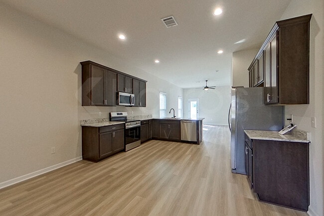 Building Photo - 209 Peppercorn Wy