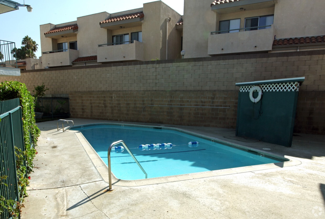 Pool - 130 S Stinson St