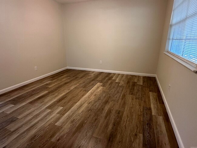 Building Photo - 9615 Comstock Rd