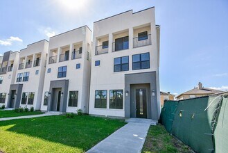 Building Photo - 15000 S Richmond Ave