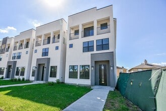 Building Photo - 15000 S Richmond Ave