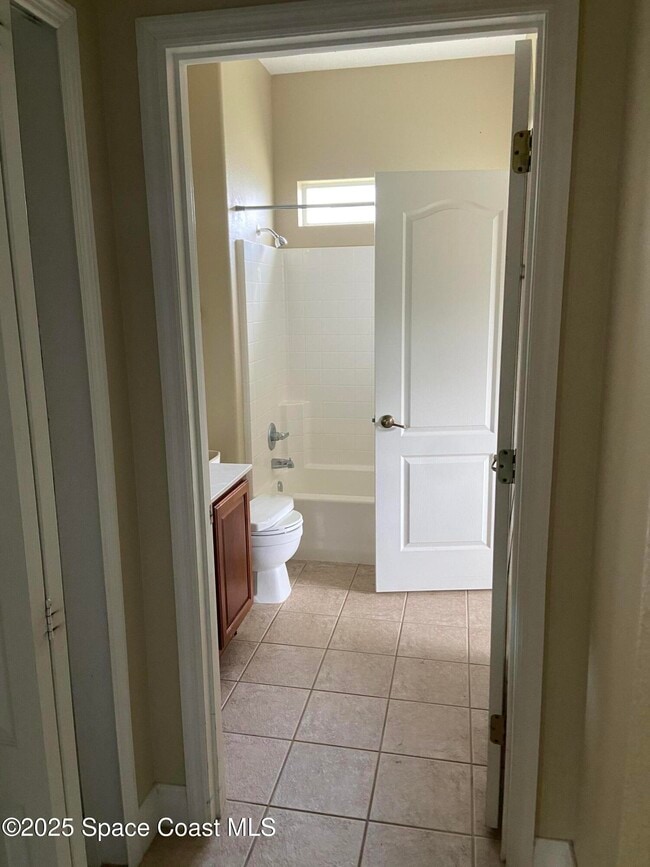 Foto del edificio - 3242 Merrick Ave