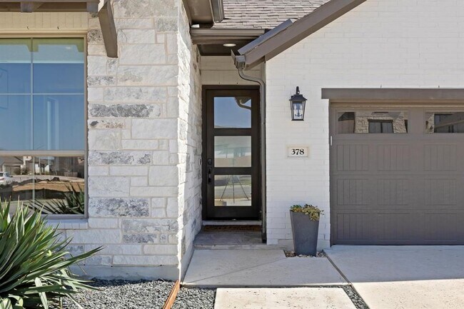 Foto del edificio - 378 Carpenter Hill Dr