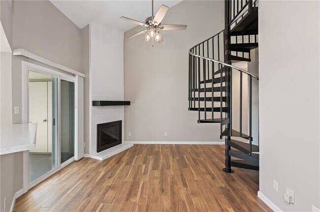 Foto del edificio - 2500 Burleson Rd
