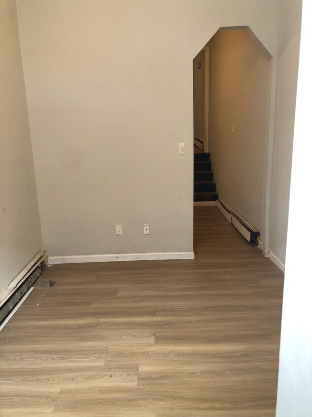 Building Photo - 218 3rd St