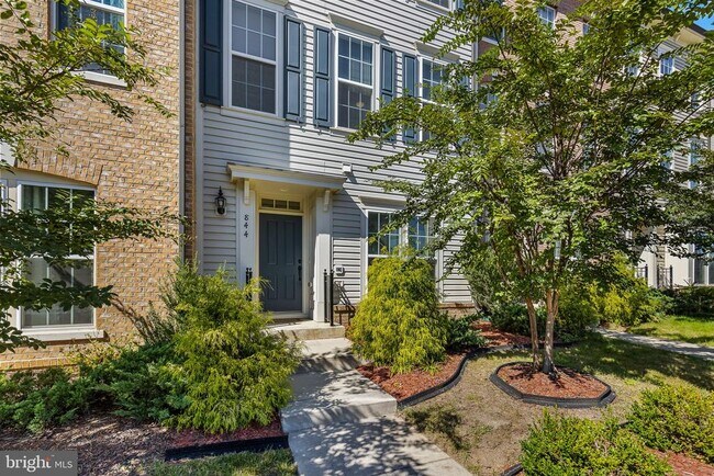Building Photo - 844 Basswood Dr