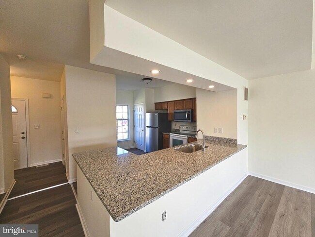 Foto del edificio - 98 Bay Hill Ln