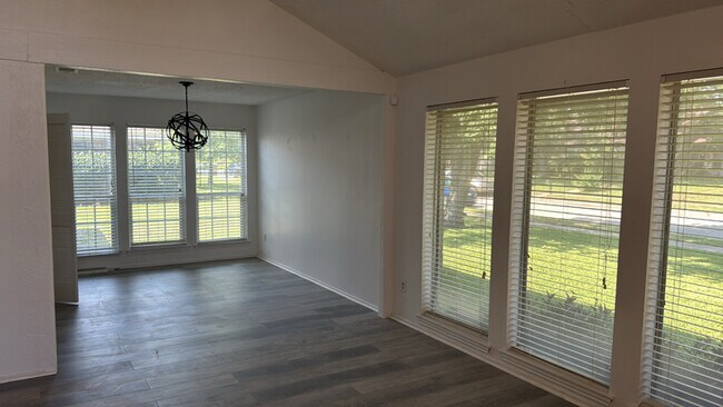 Building Photo - 1604 Elk Grove Dr