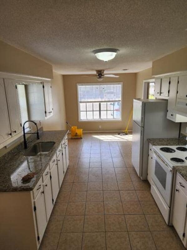 Building Photo - 42421 Deluxe Lake Dr