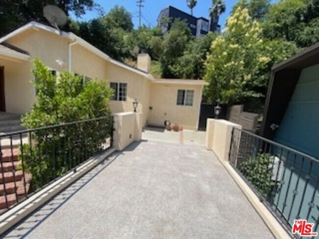 Building Photo - 3967 Oeste Ave