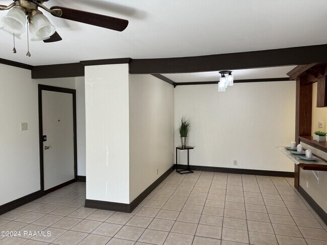 Building Photo - 220 Doucet Rd