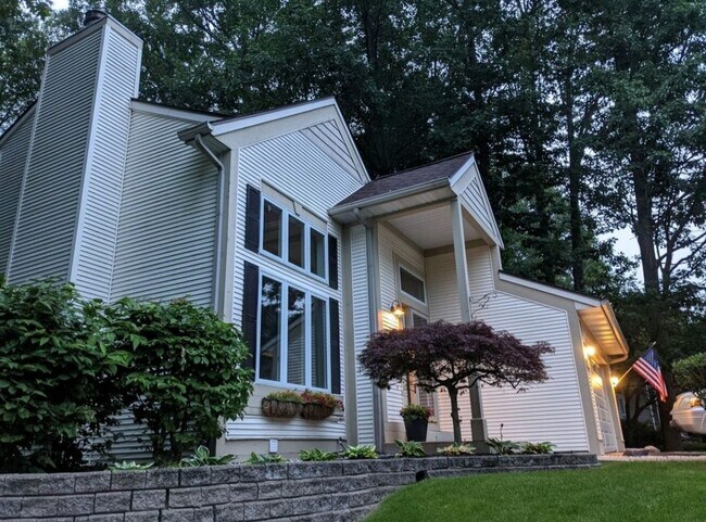 Building Photo - 2036 Breeze Dr