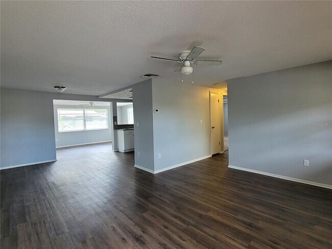 Foto del edificio - 8650 Robilina Rd