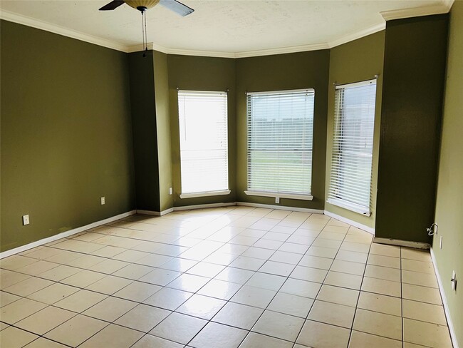 Building Photo - 6218 Paddle Wheel Dr