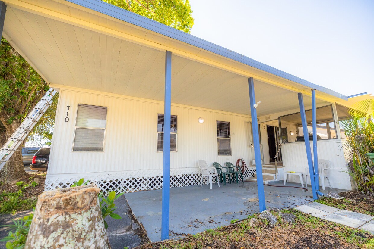 Foto principal - 710 NW 217th Way