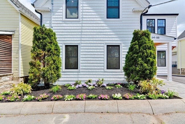 Building Photo - 64 Crescent St
