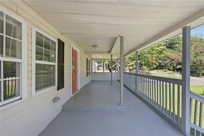 Building Photo - 3024 Grand Ave SW