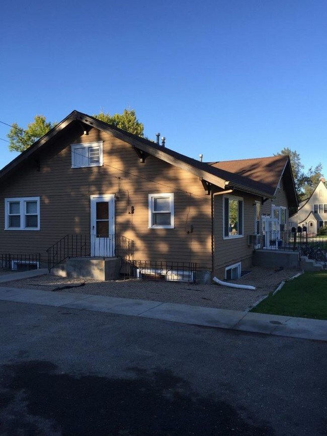 Building Photo - 406 S 17th Ave