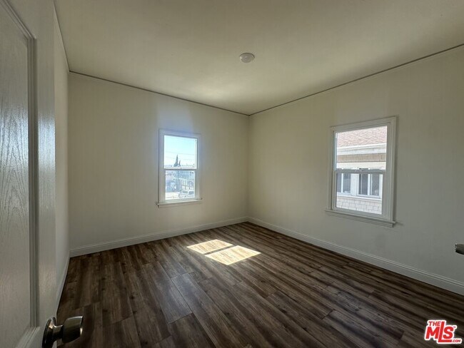 Building Photo - 1237 Irolo St