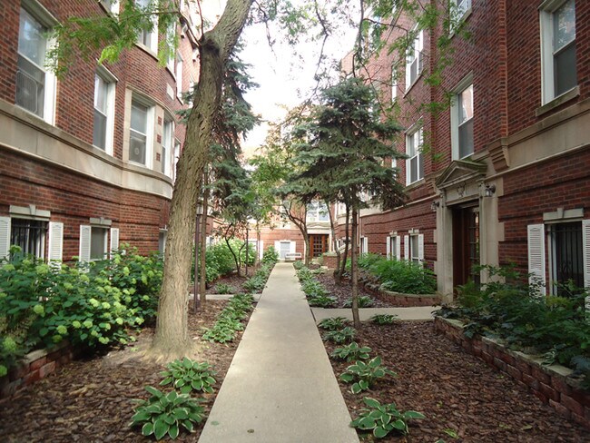 Building Photo - Kenmore Courts