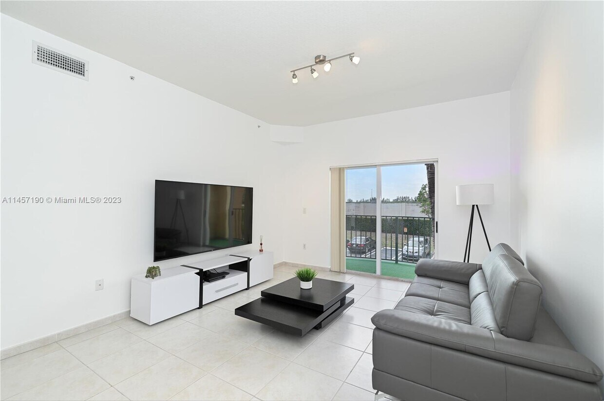 Foto principal - 7290 NW 114th Ave