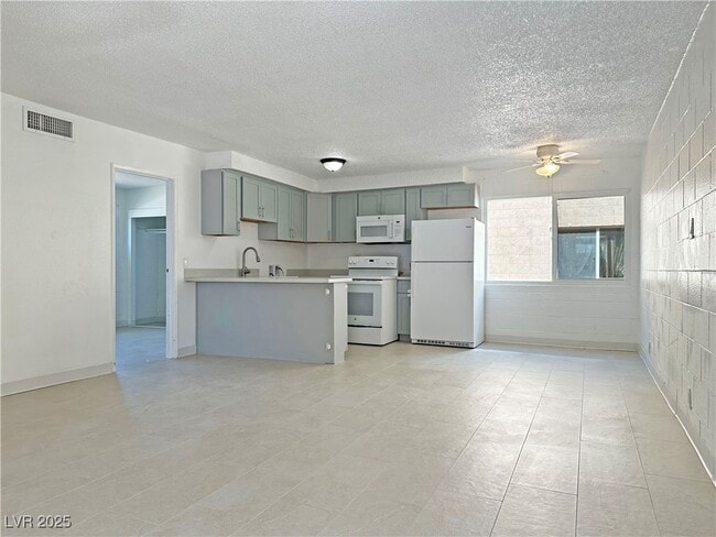 Building Photo - 2928 Marlin Ave