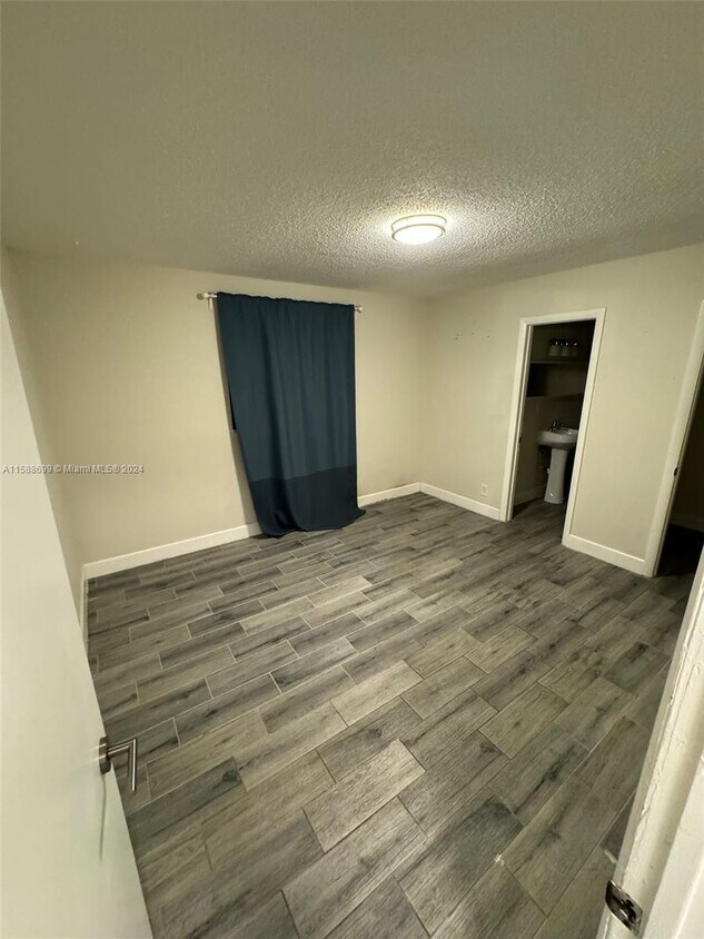 Foto del edificio - 700 SW 7th Ave
