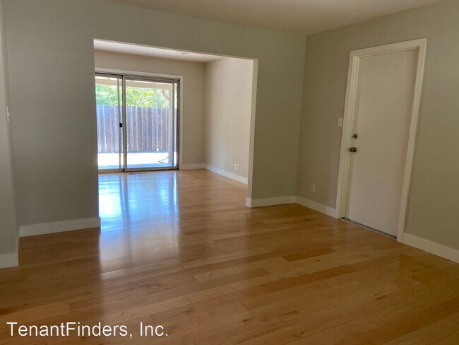 Foto del edificio - 3 br, 2 bath House - 41 Oak Knoll Court