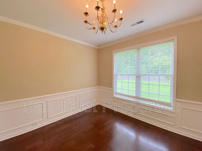 Building Photo - 176 Thousand Oaks Cir
